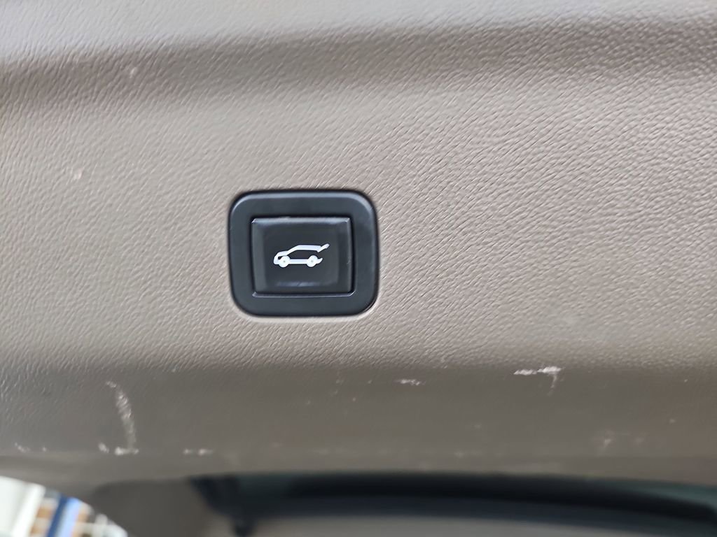 Used 2021 GMC Yukon XL Denali w/ Denali Premium Package image 18