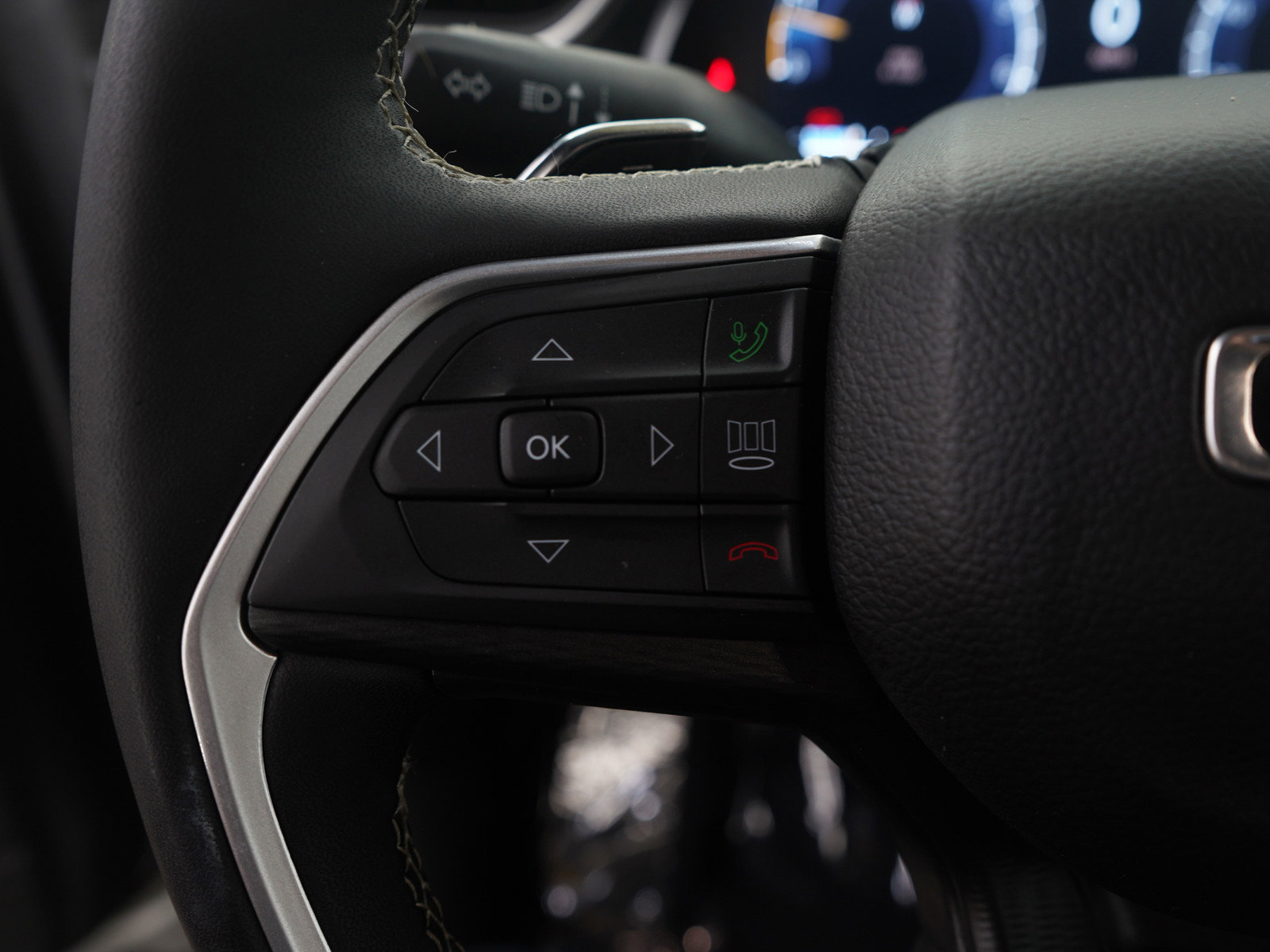 Used 2024 Jeep Grand Cherokee Altitude image 17