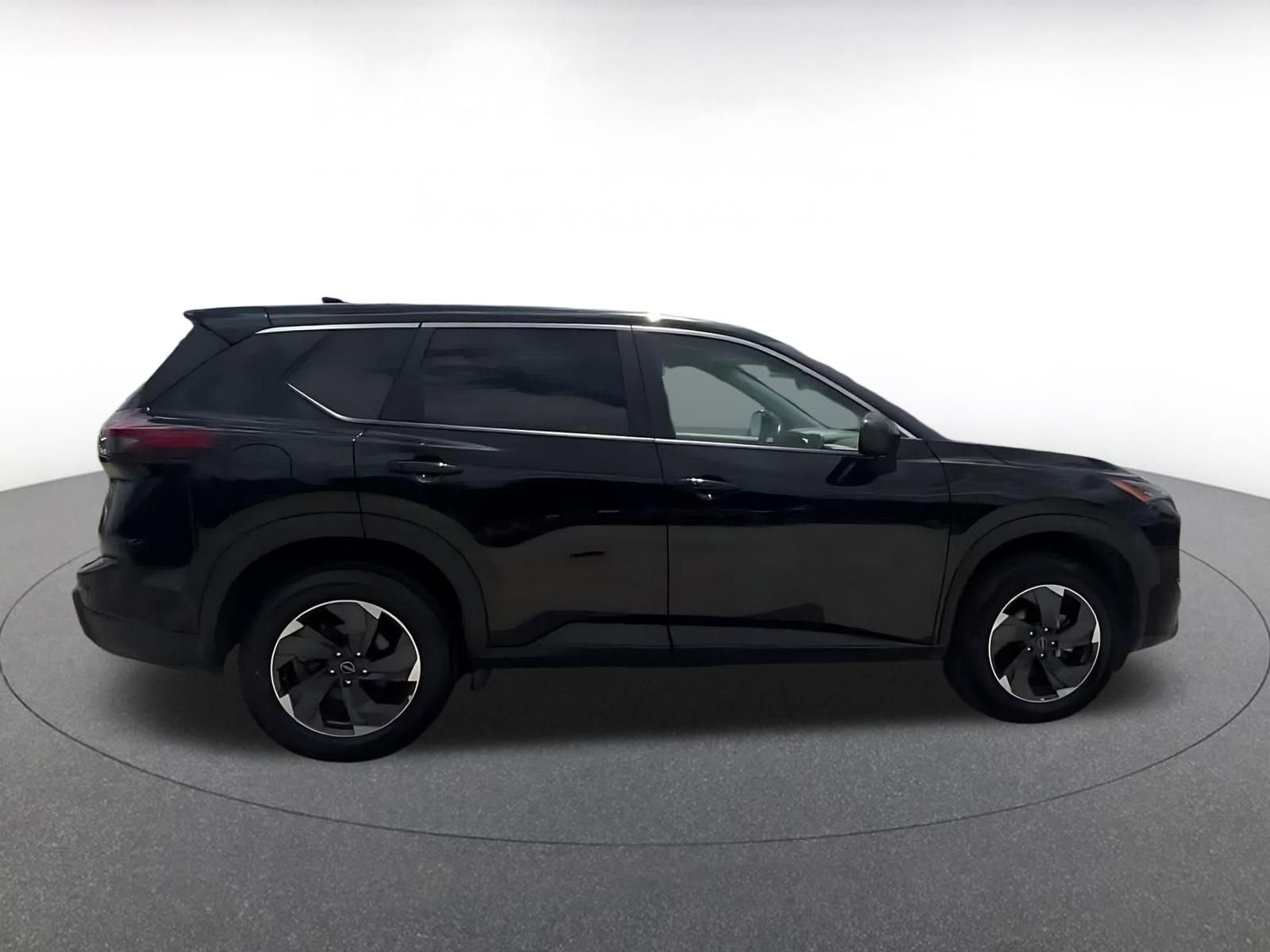 Used 2025 Nissan Rogue SV FWD image 16