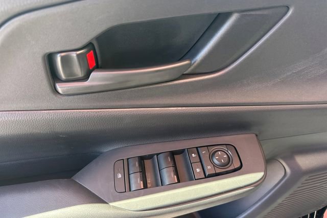 Used 2025 Toyota Prius Plug-In Hybrid image 11