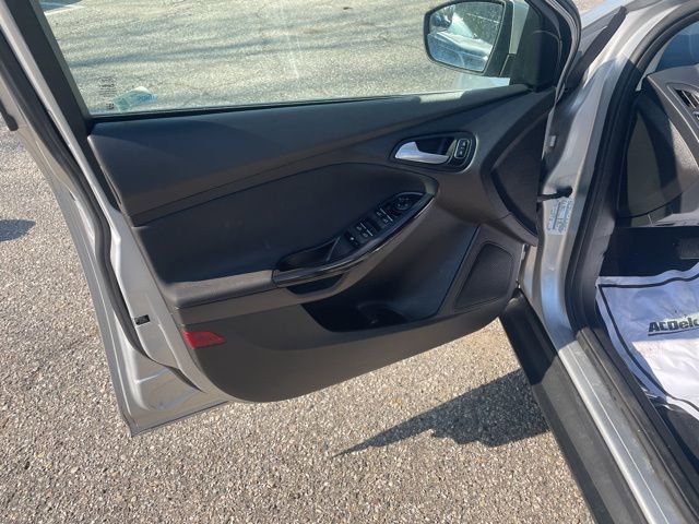 Used 2015 Ford Focus Titanium FWD image 13