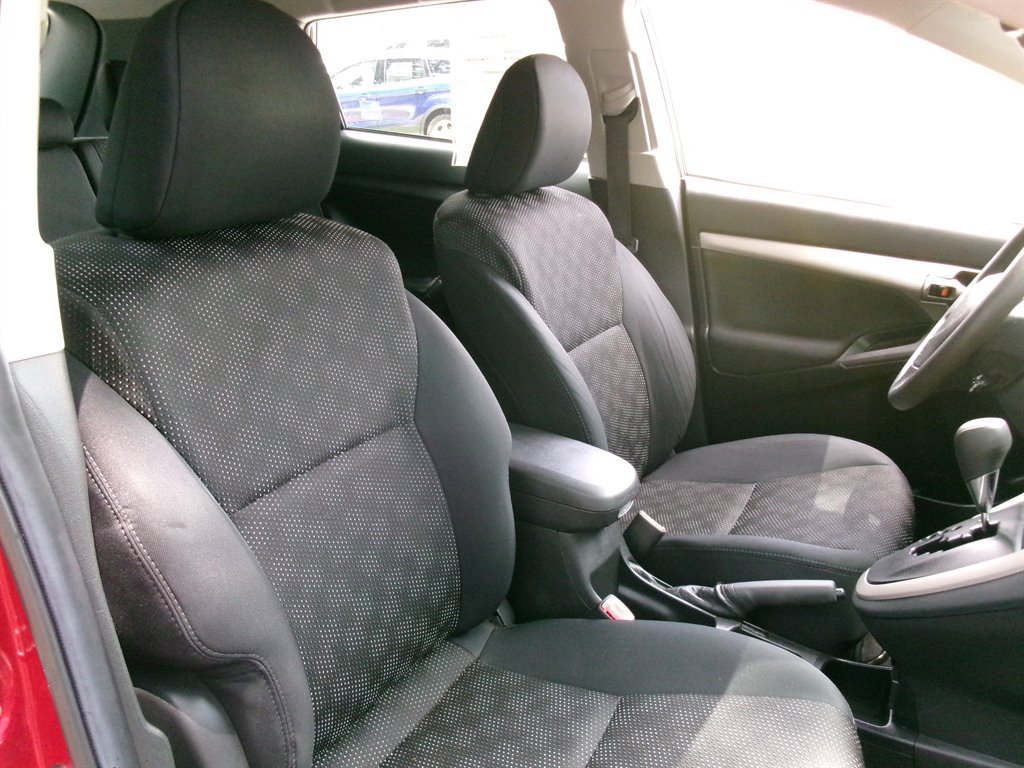 Used 2009 Pontiac Vibe w/ Preferred Package FWD image 16