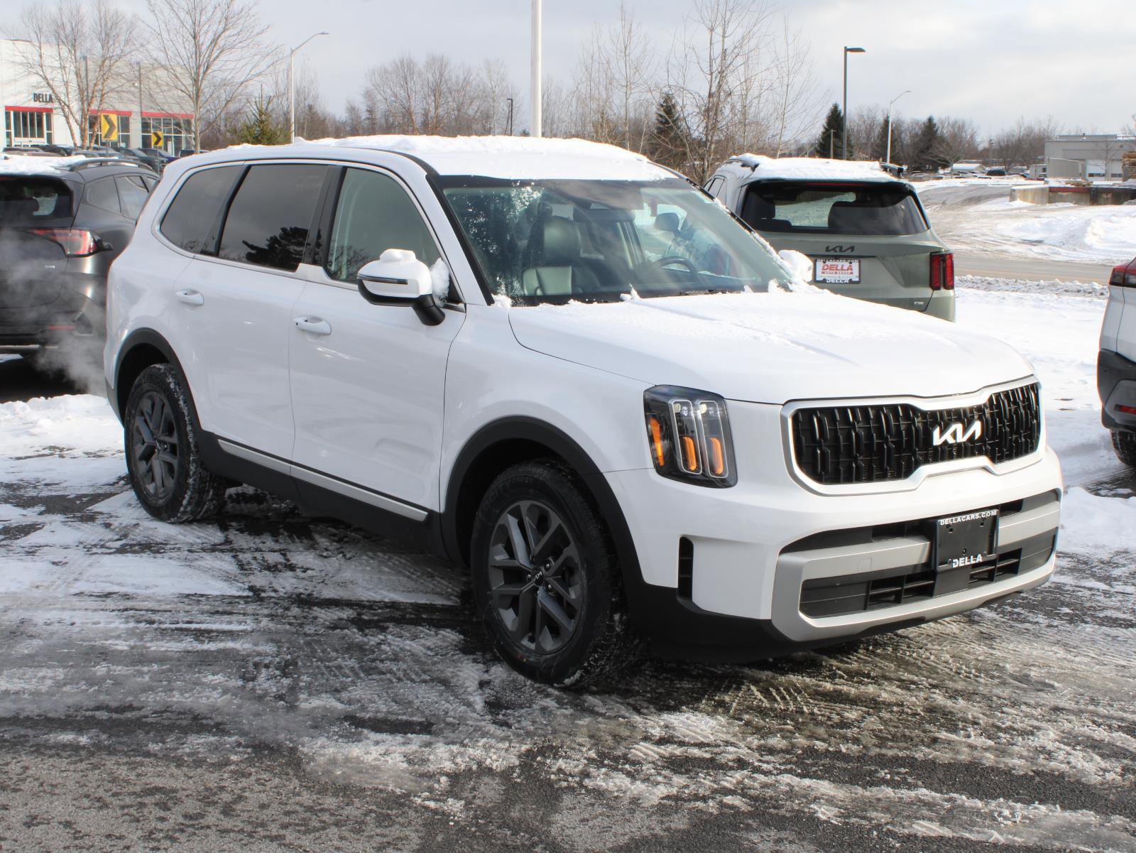 Used 2024 Kia Telluride LX image 3