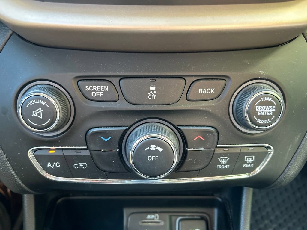 Used 2016 Jeep Cherokee Sport w/ Cold Weather Group AWD/4WD image 19