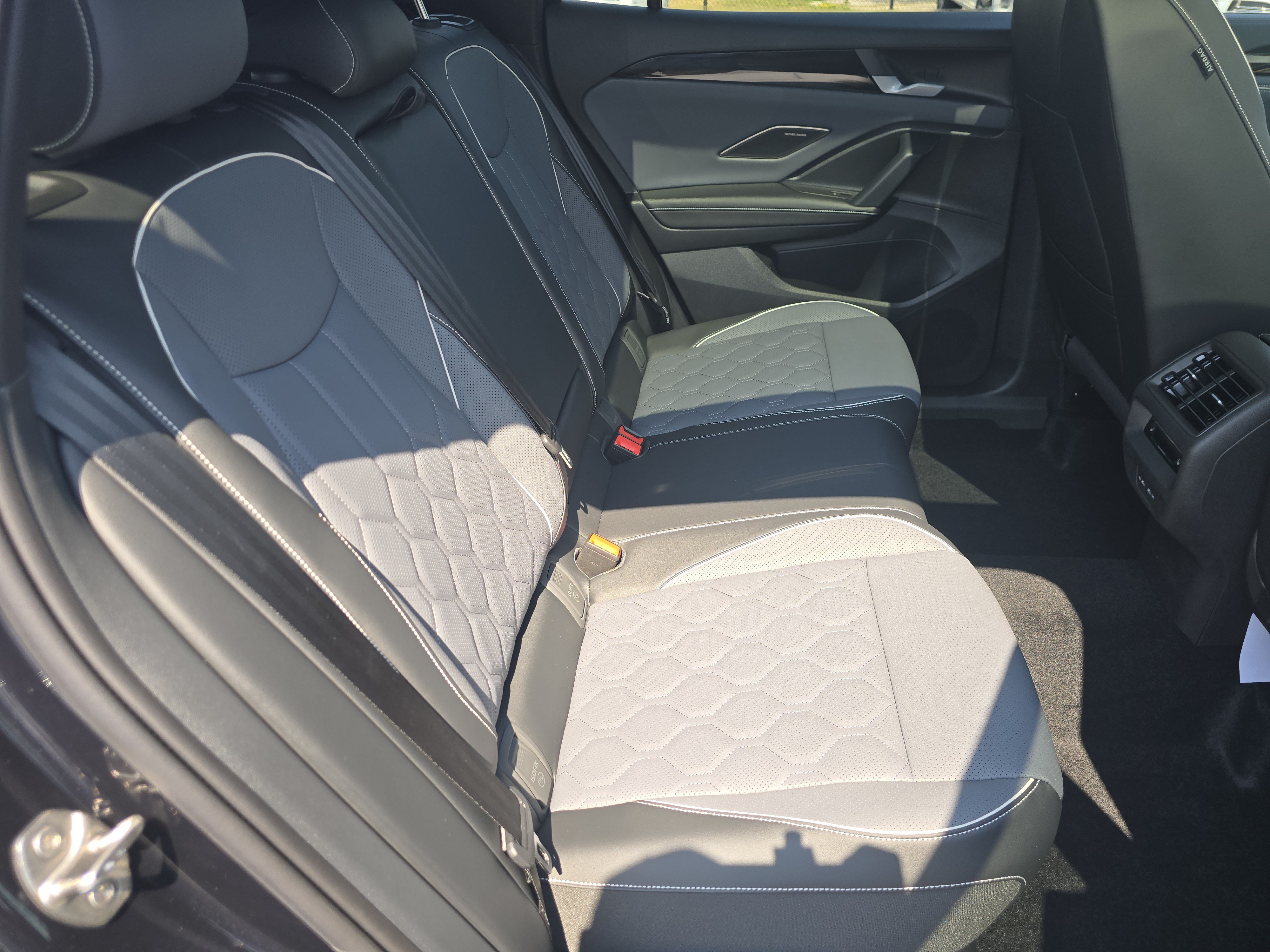 New 2026 Volkswagen Tiguan SEL R-Line AWD/4WD image 19