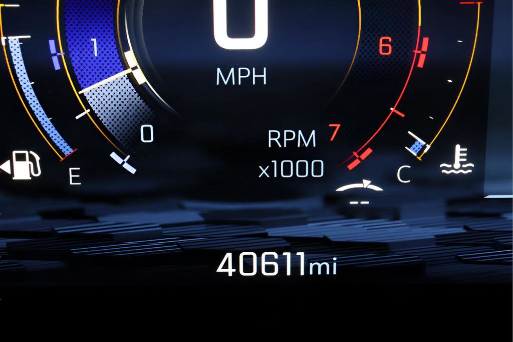 Used 2025 Chevrolet Suburban Z71 image 14
