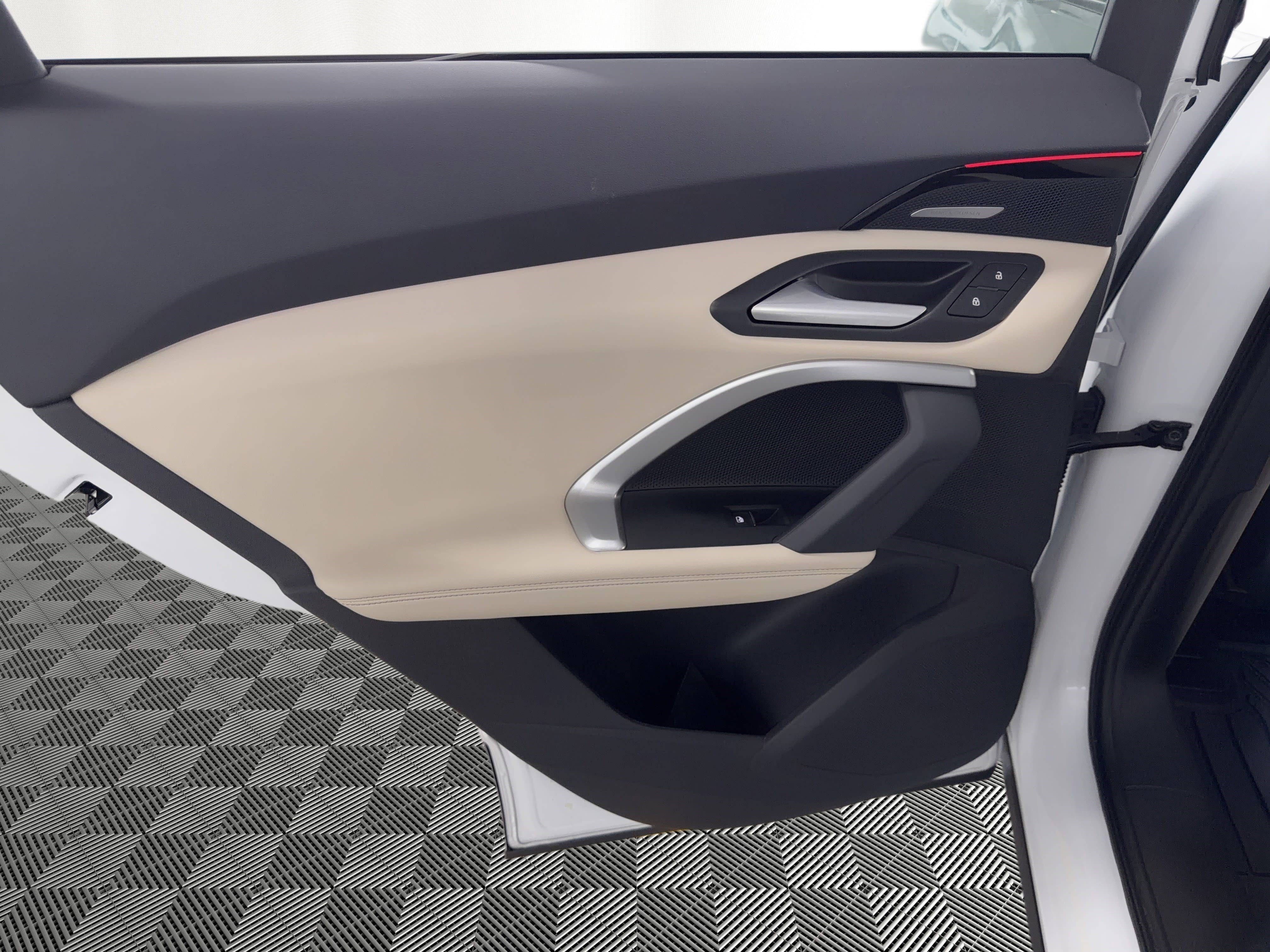 Used 2025 Audi Q5 Premium Plus w/ Premium Plus image 17