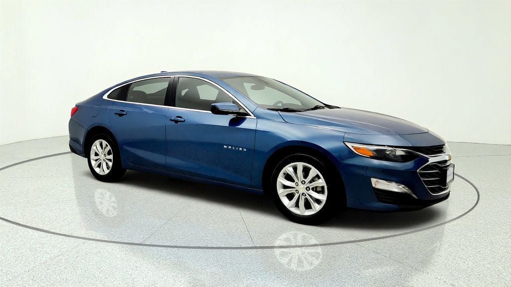 Used 2024 Chevrolet Malibu LT FWD image 3