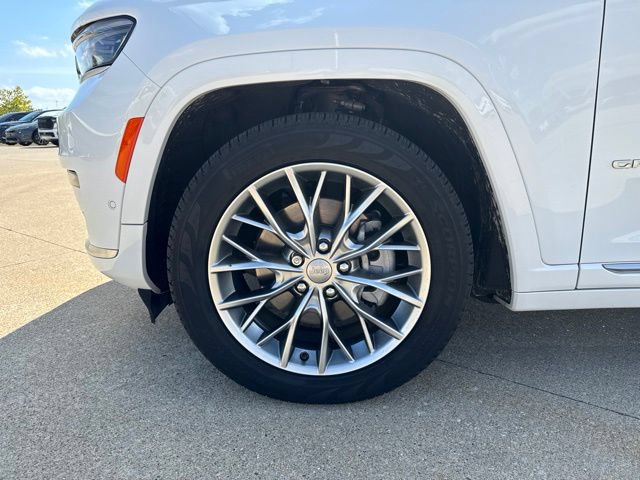 Used 2025 Jeep Grand Cherokee L Summit AWD/4WD image 12