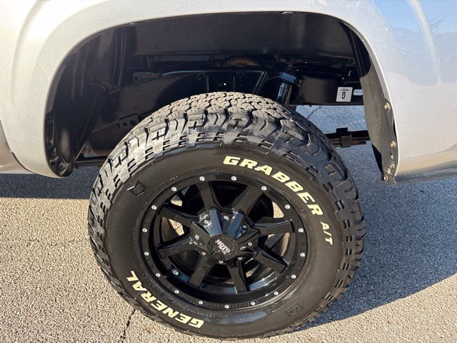 Used 2021 Toyota Tacoma SR AWD/4WD image 5