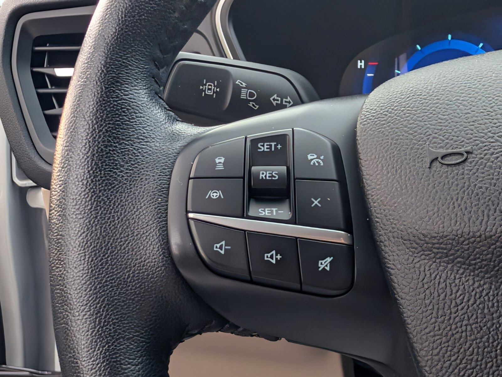 Used 2020 Ford Escape Titanium AWD/4WD image 33