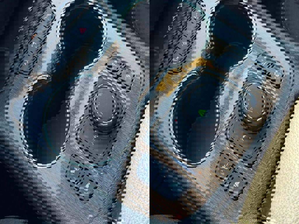 Used 2023 GMC Acadia SLE w/ Driver Convenience Package image 35