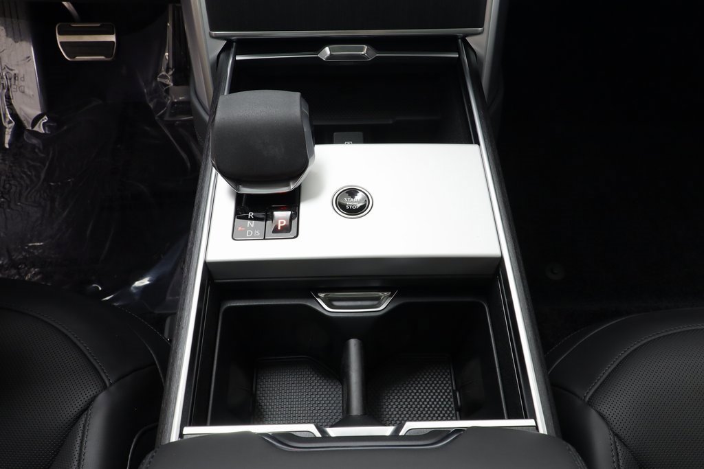 New 2025 Land Rover Range Rover SE image 13