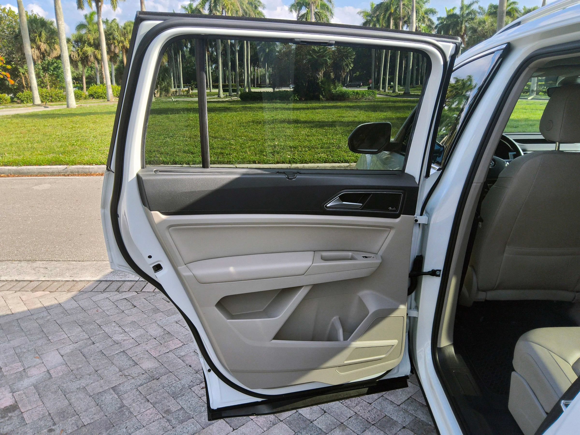 Used 2019 Volkswagen Atlas SEL Premium AWD/4WD image 34