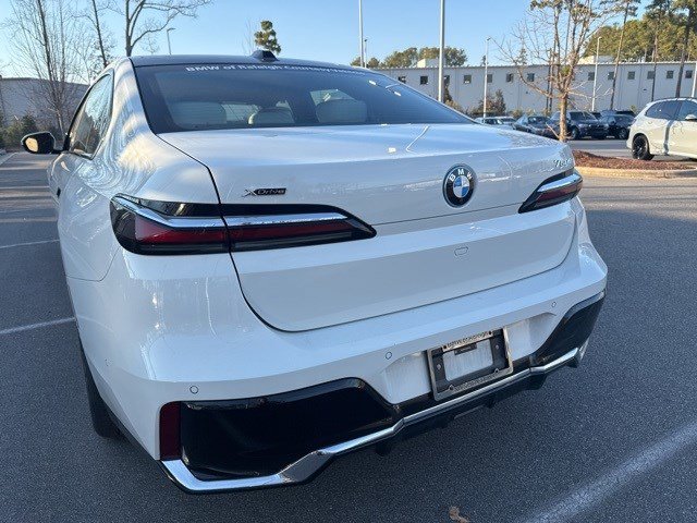 Used 2025 BMW 750e xDrive image 7