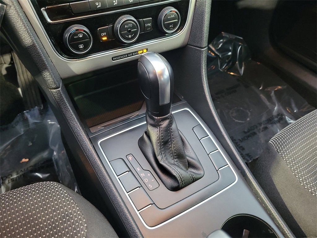 Used 2017 Volkswagen Passat 1.8T S image 22