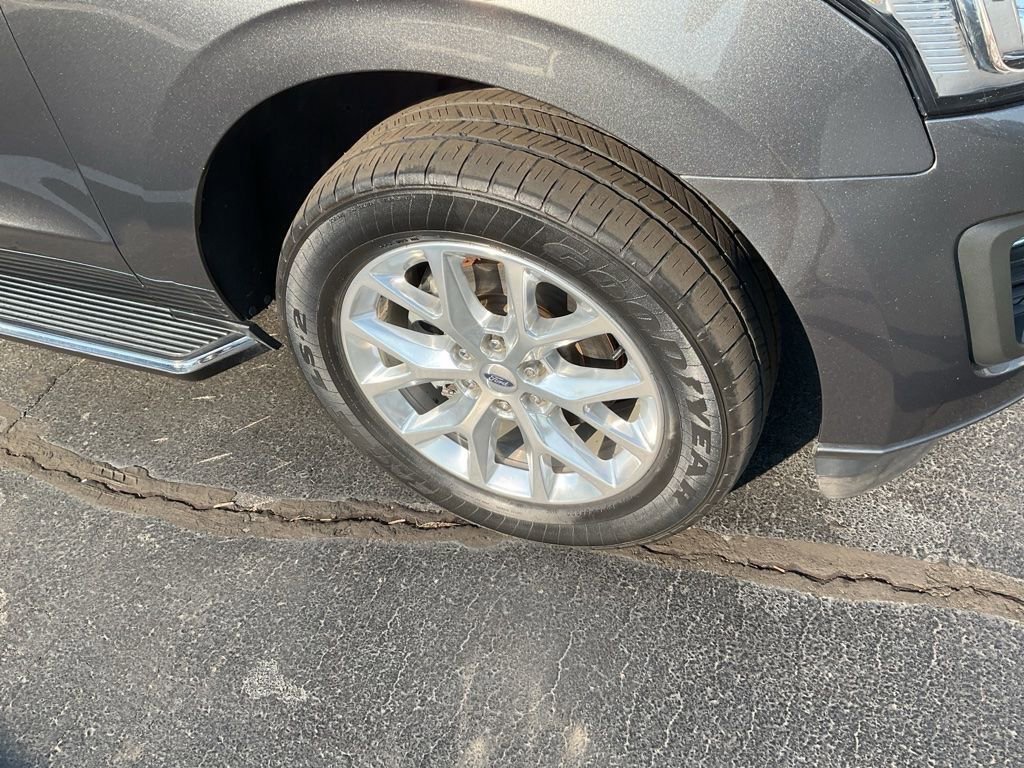 Used 2021 Ford Expedition Max XLT RWD image 2