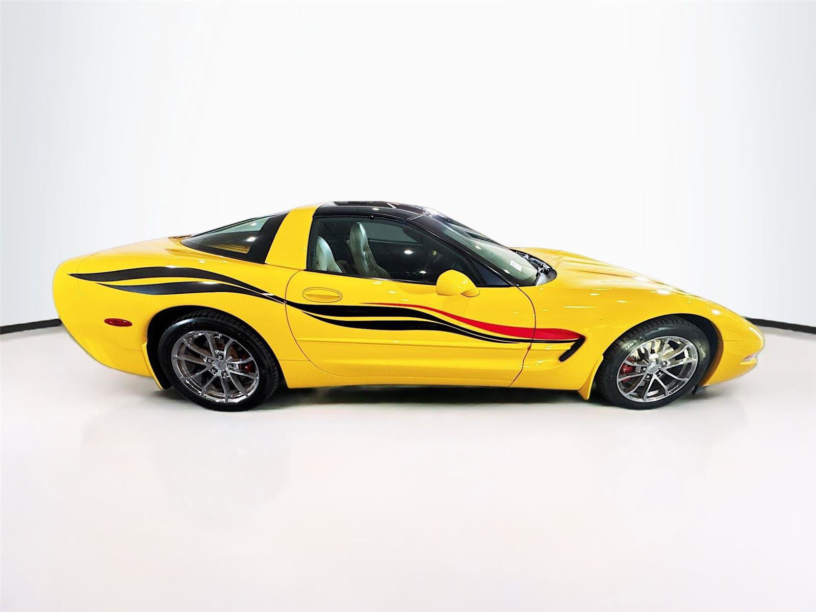 Used 2004 Chevrolet Corvette Coupe w/ Preferred Equipment Group image 6