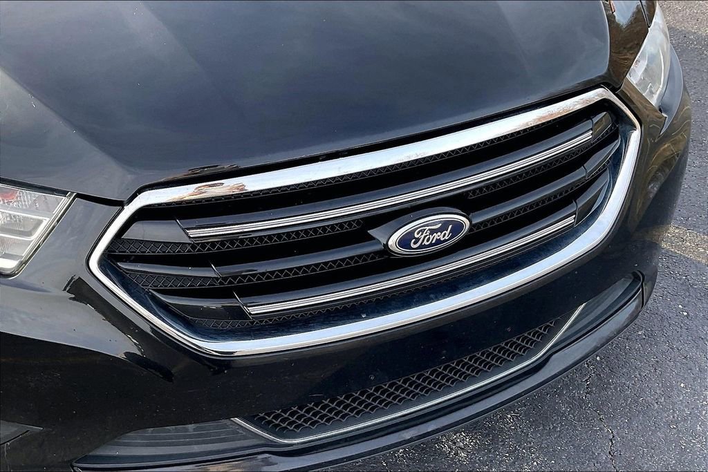 Used 2015 Ford Taurus Limited image 32