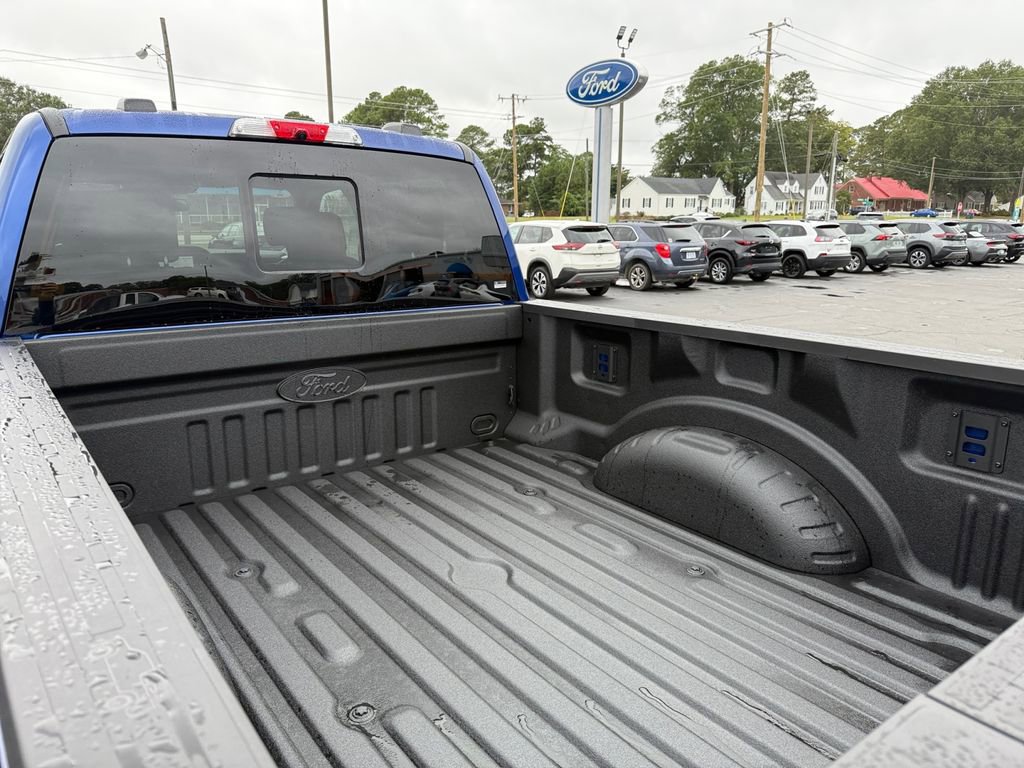 New 2026 Ford F250 Lariat w/ Black Appearance Package image 26
