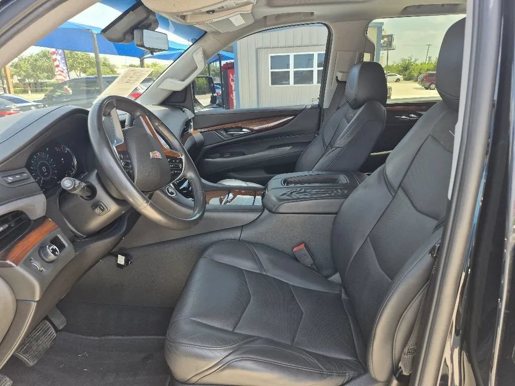 Used 2018 Cadillac Escalade Luxury RWD image 14
