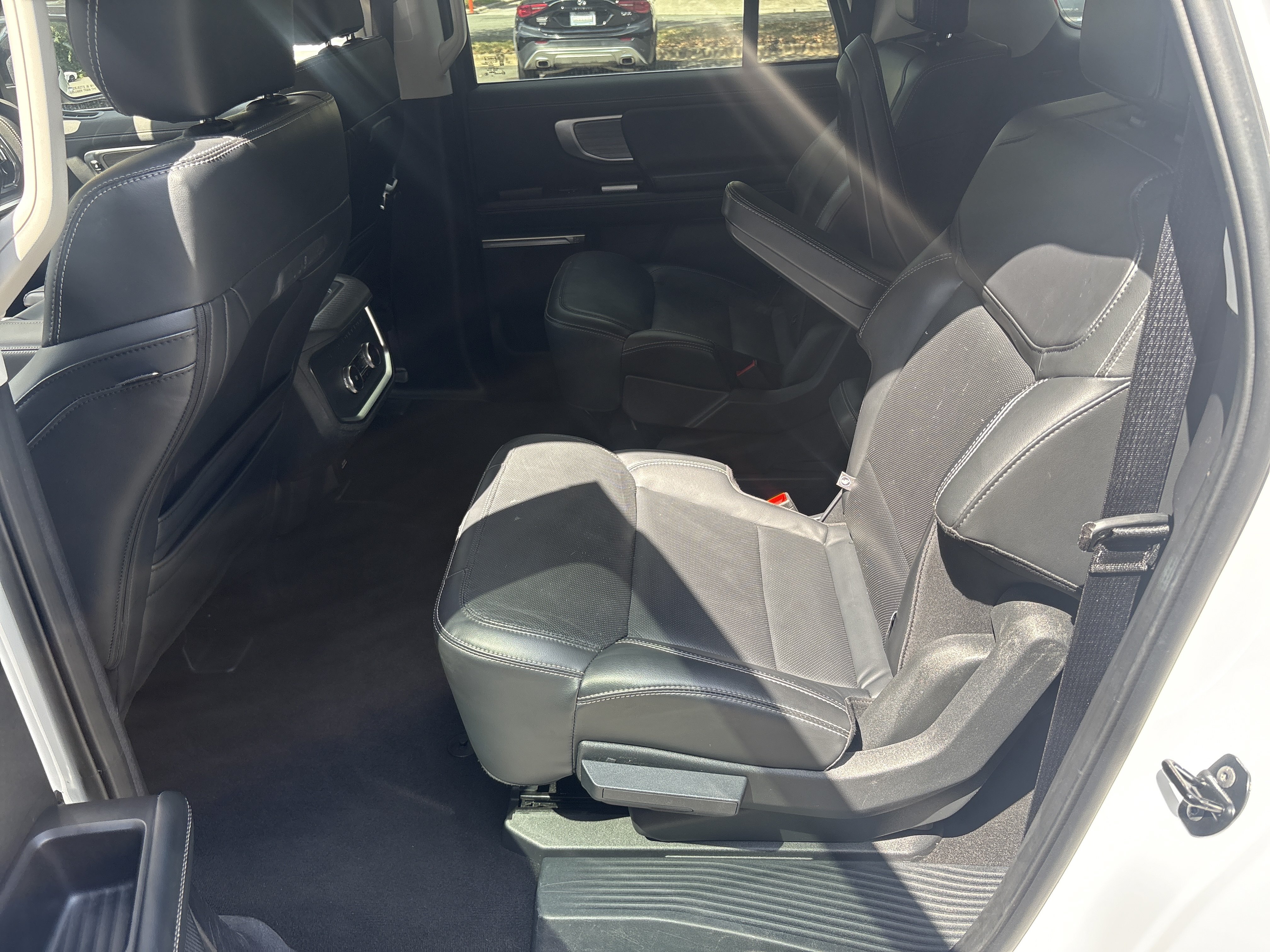 Used 2025 Ford Expedition Max Platinum AWD/4WD image 15