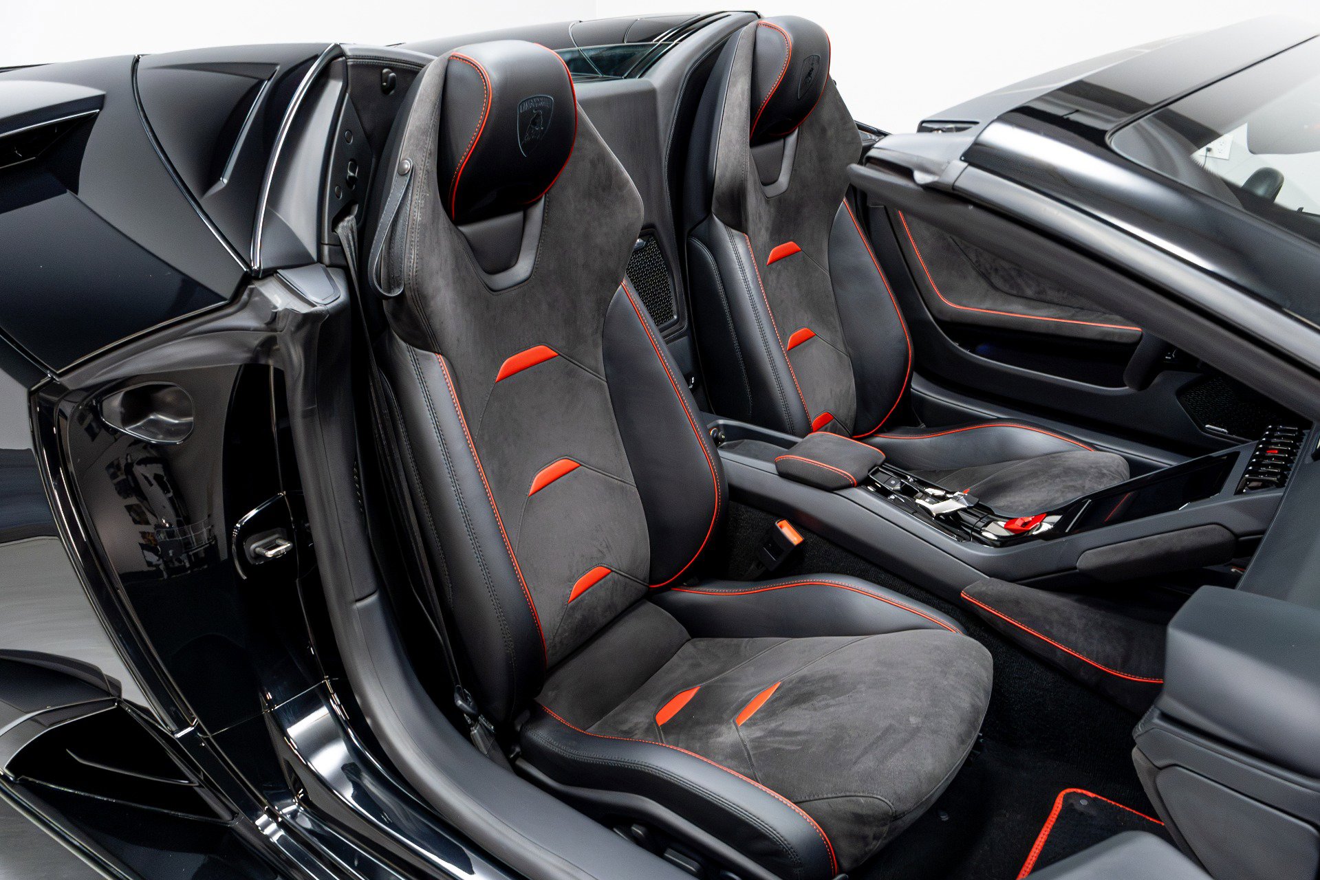 Used 2020 Lamborghini Huracan EVO image 29