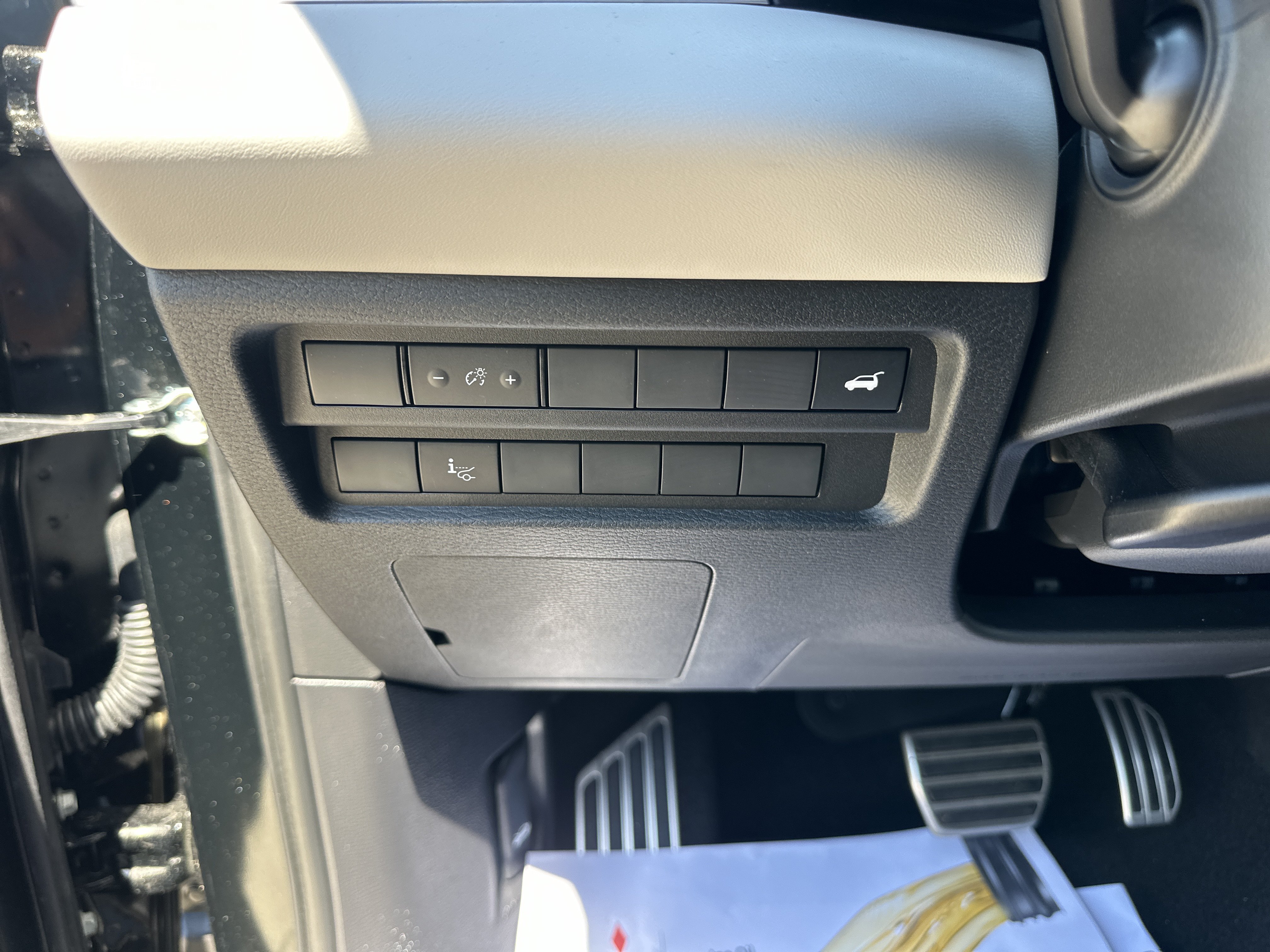 Used 2025 Mitsubishi Outlander AWD image 10