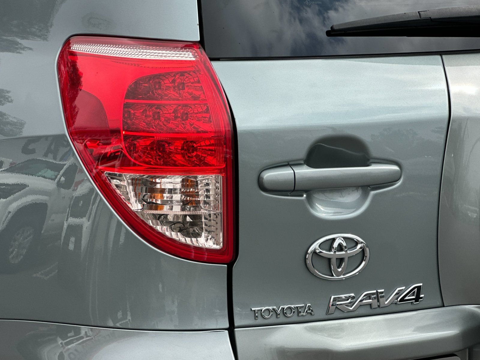 Used 2008 Toyota RAV4 2WD w/ 3rd Row image 23