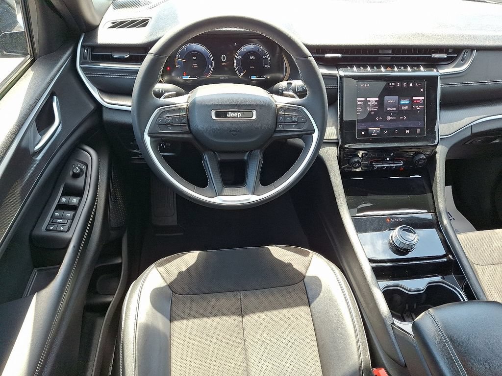 Certified 2023 Jeep Grand Cherokee Altitude AWD/4WD image 11