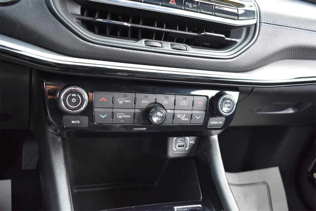 Used 2025 Jeep Compass Limited w/ High Altitude Package image 22