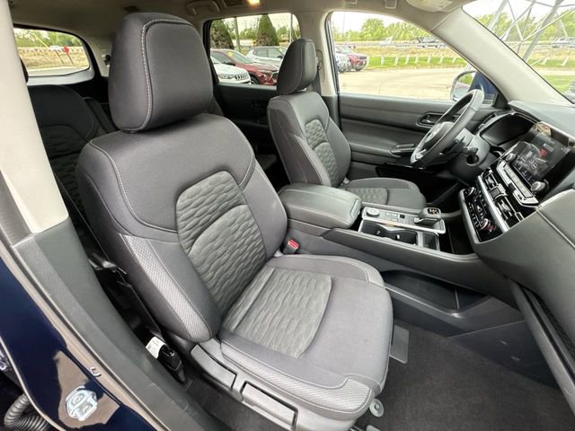 Used 2025 Nissan Pathfinder SV w/ SV Premium Package AWD/4WD image 28