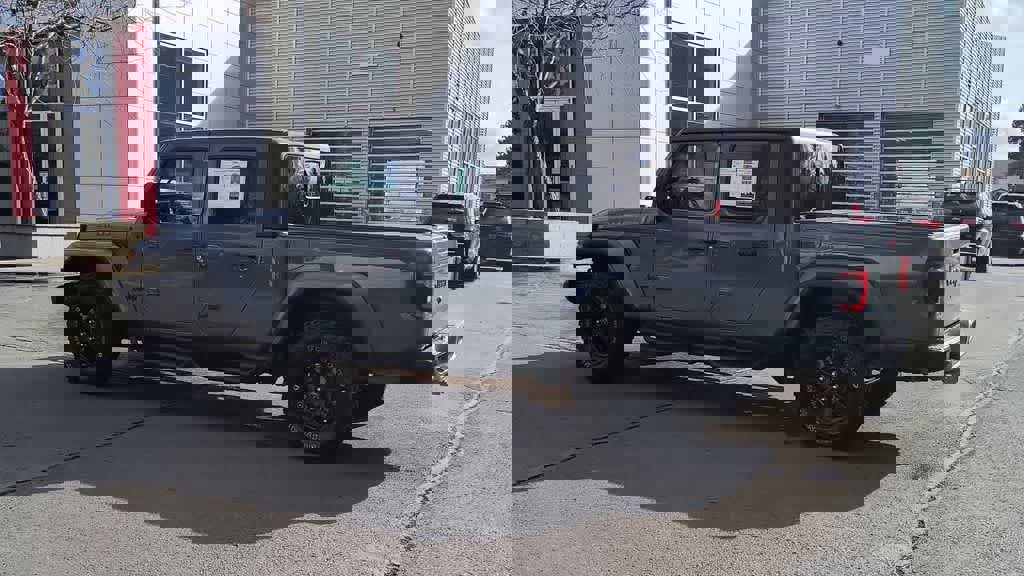 Used 2024 Jeep Gladiator Sport image 6