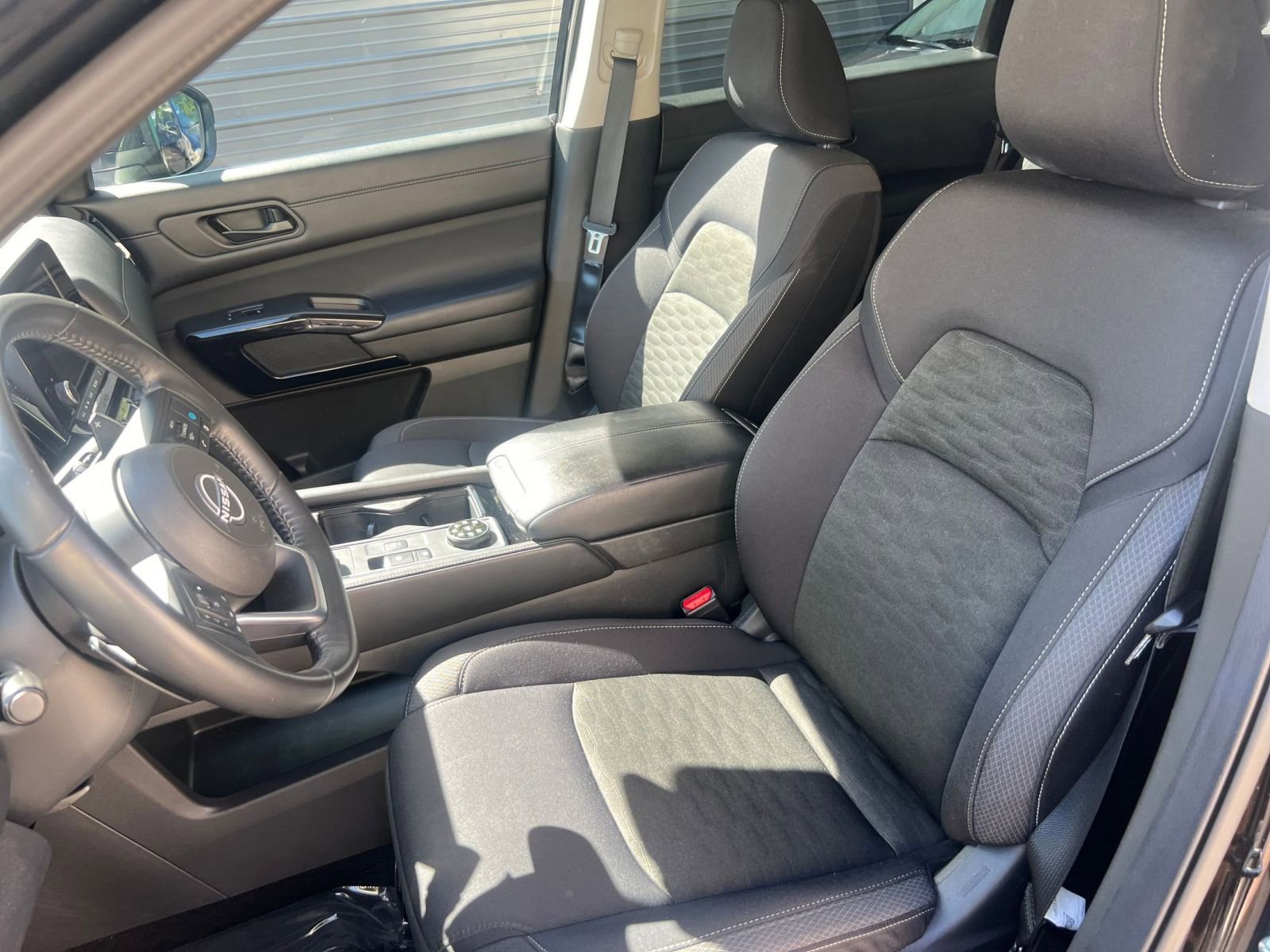 Used 2025 Nissan Pathfinder SV image 27