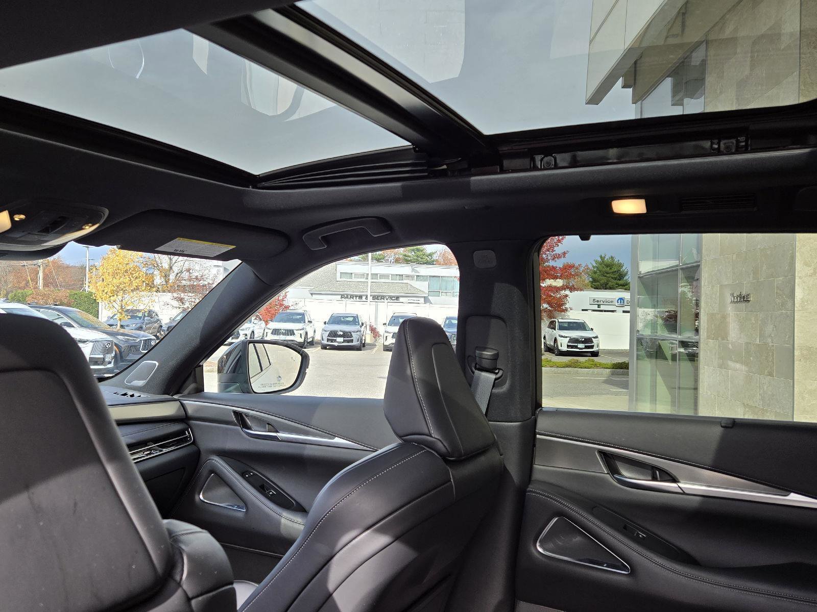 Certified 2025 INFINITI QX60 Luxe w/ Black Edition image 11