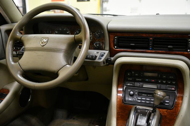 Used 1997 Jaguar XJ6 RWD image 56