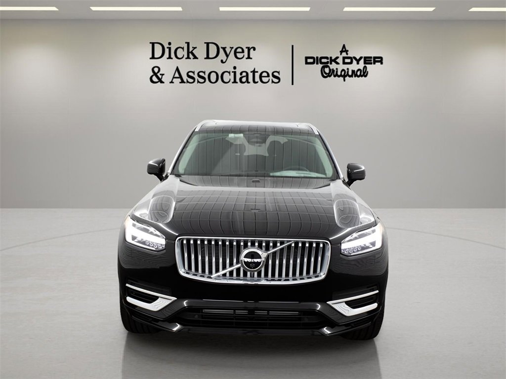 Certified 2025 Volvo XC90 T8 Plus image 2