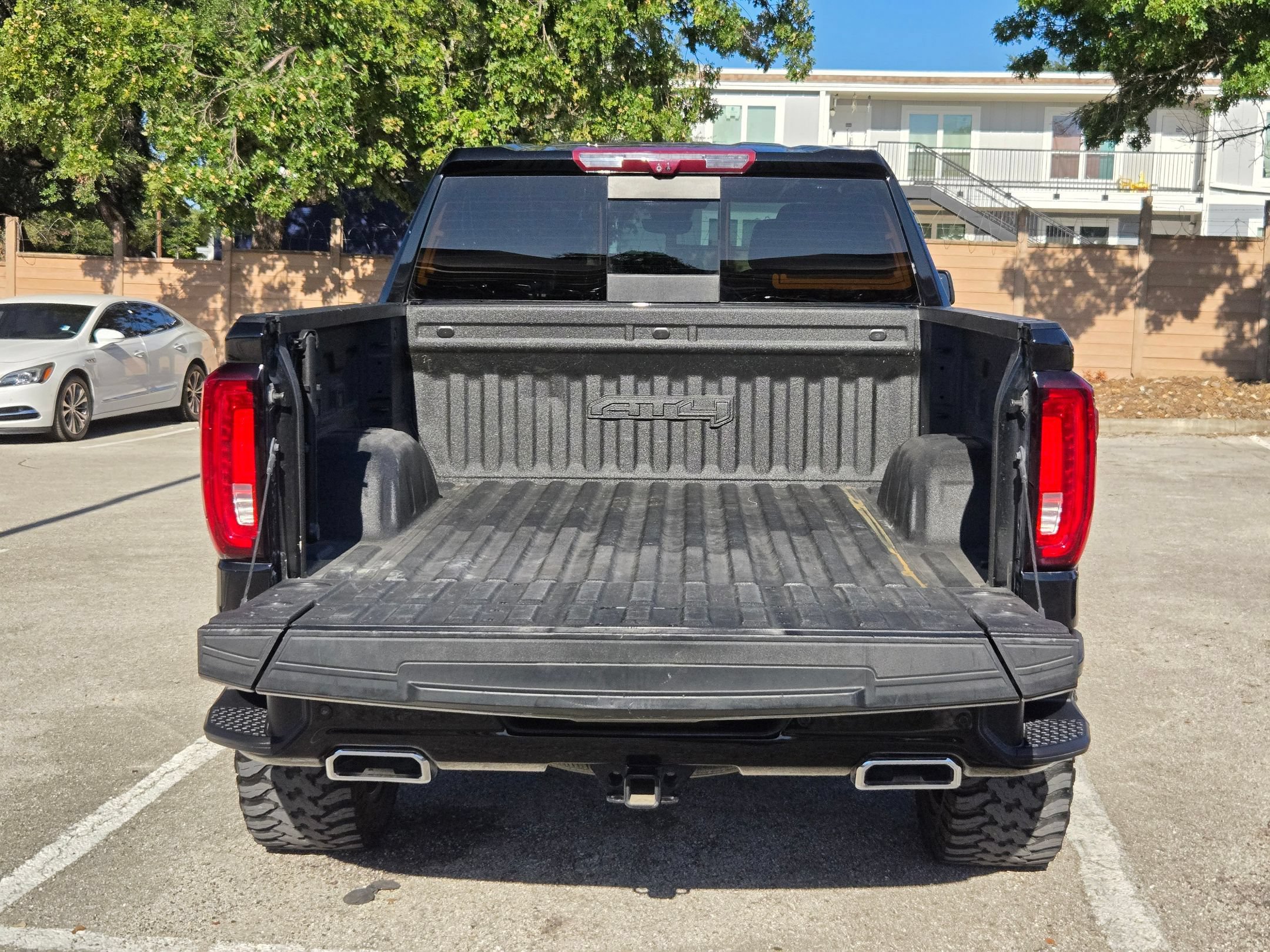 Used 2024 GMC Sierra 1500 AT4 w/ Technology Package AWD/4WD image 24