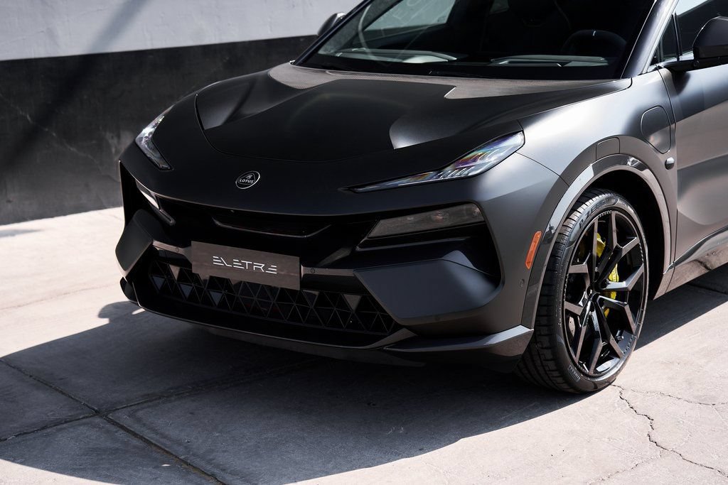 Used 2025 Lotus Eletre AWD/4WD image 3