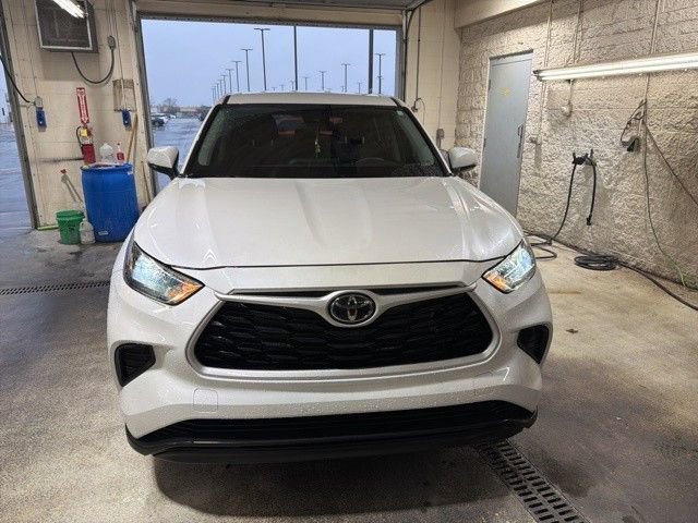 Used 2023 Toyota Highlander L image 9