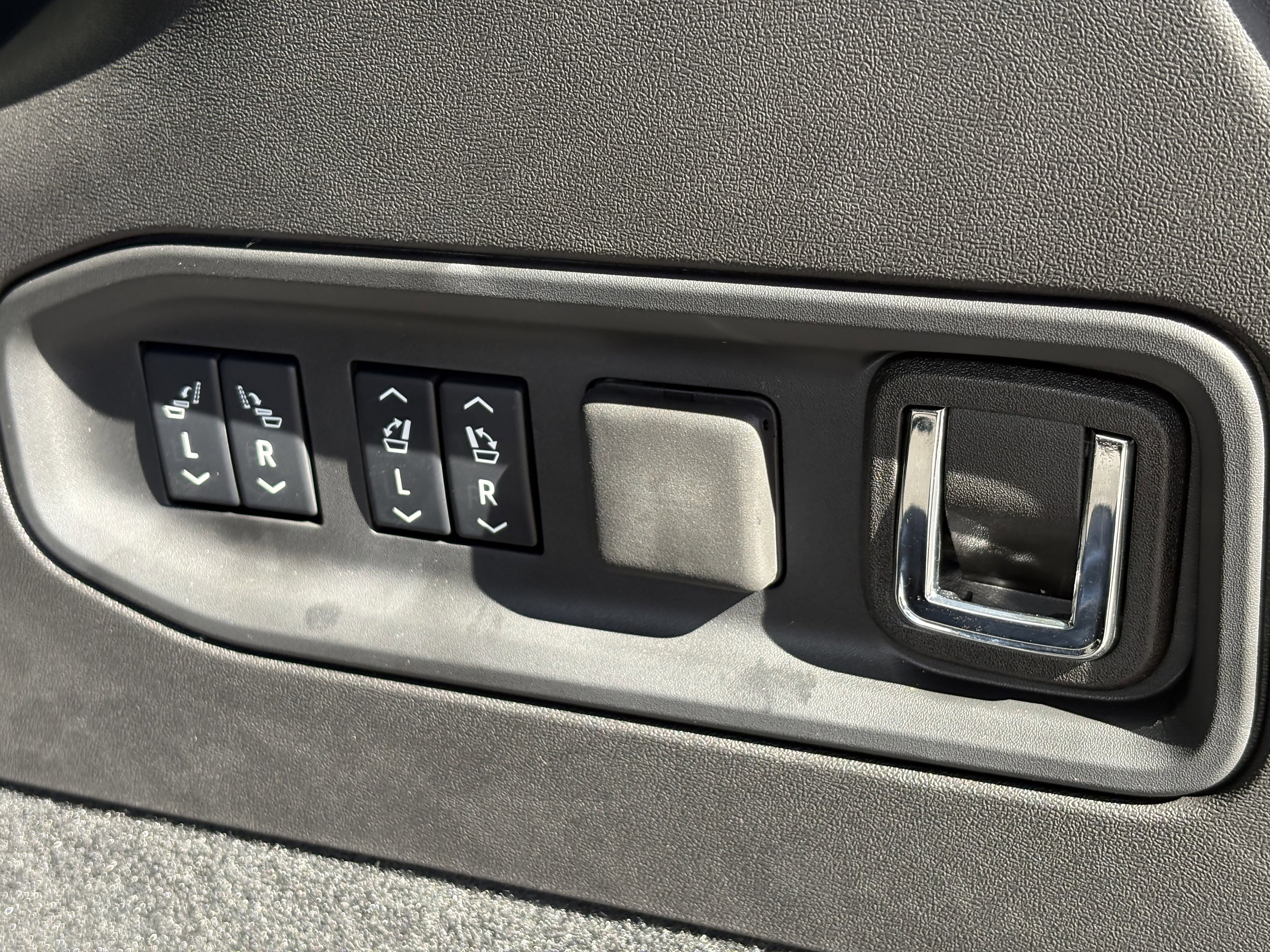 New 2026 Cadillac Vistiq Luxury w/ LPO, Floor Liner Package image 10