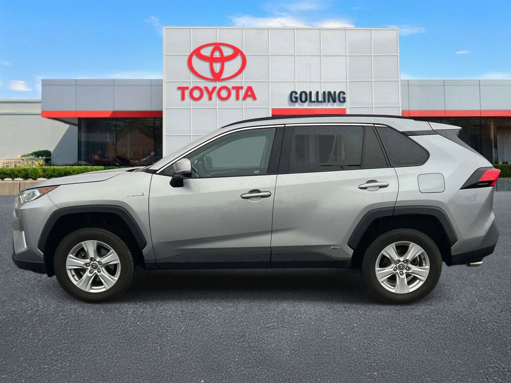 Used 2021 Toyota RAV4 XLE w/ Convenience Package image 2