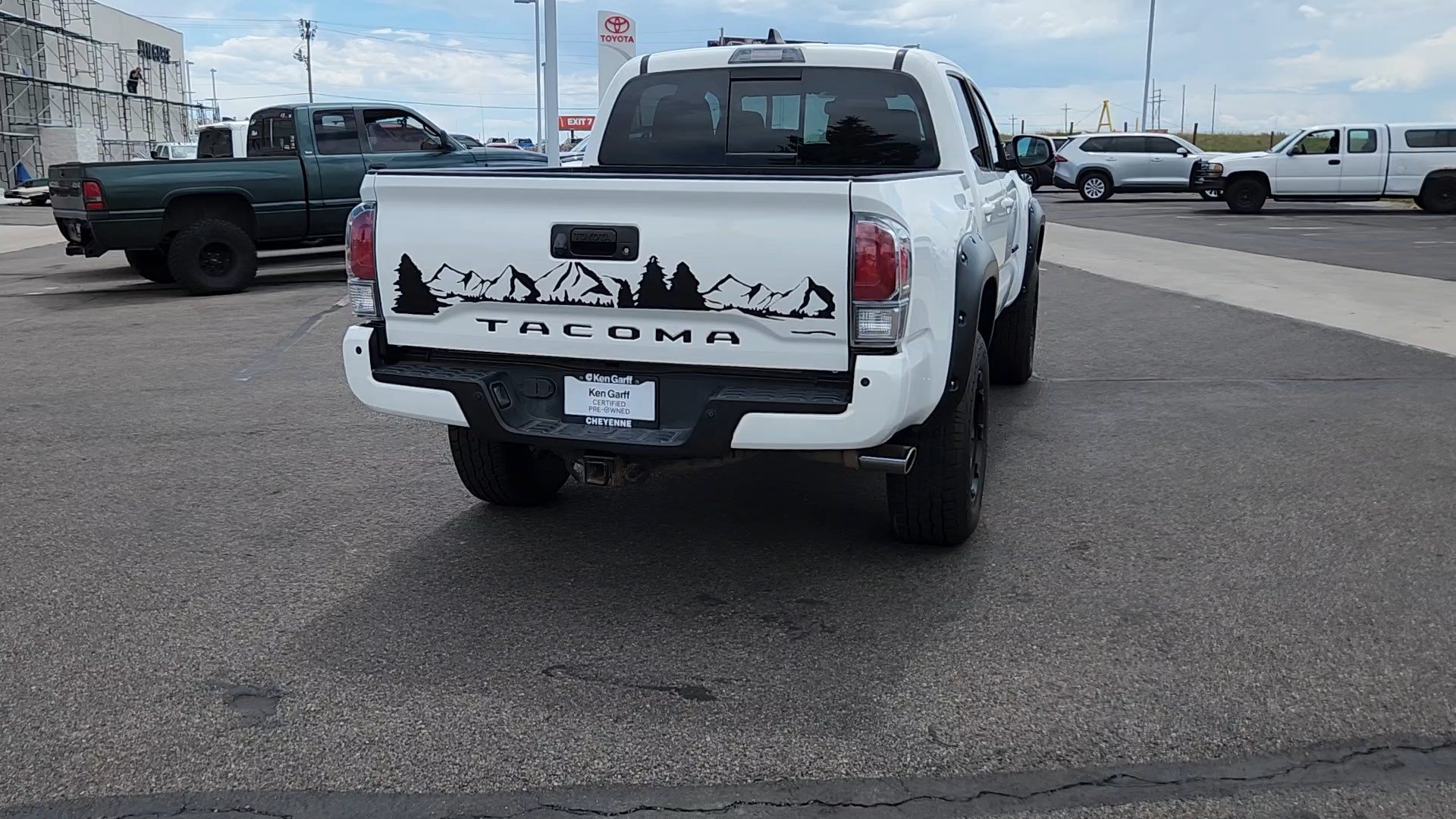 Used 2021 Toyota Tacoma TRD Sport w/ TRD Premium Sport Package AWD/4WD image 3