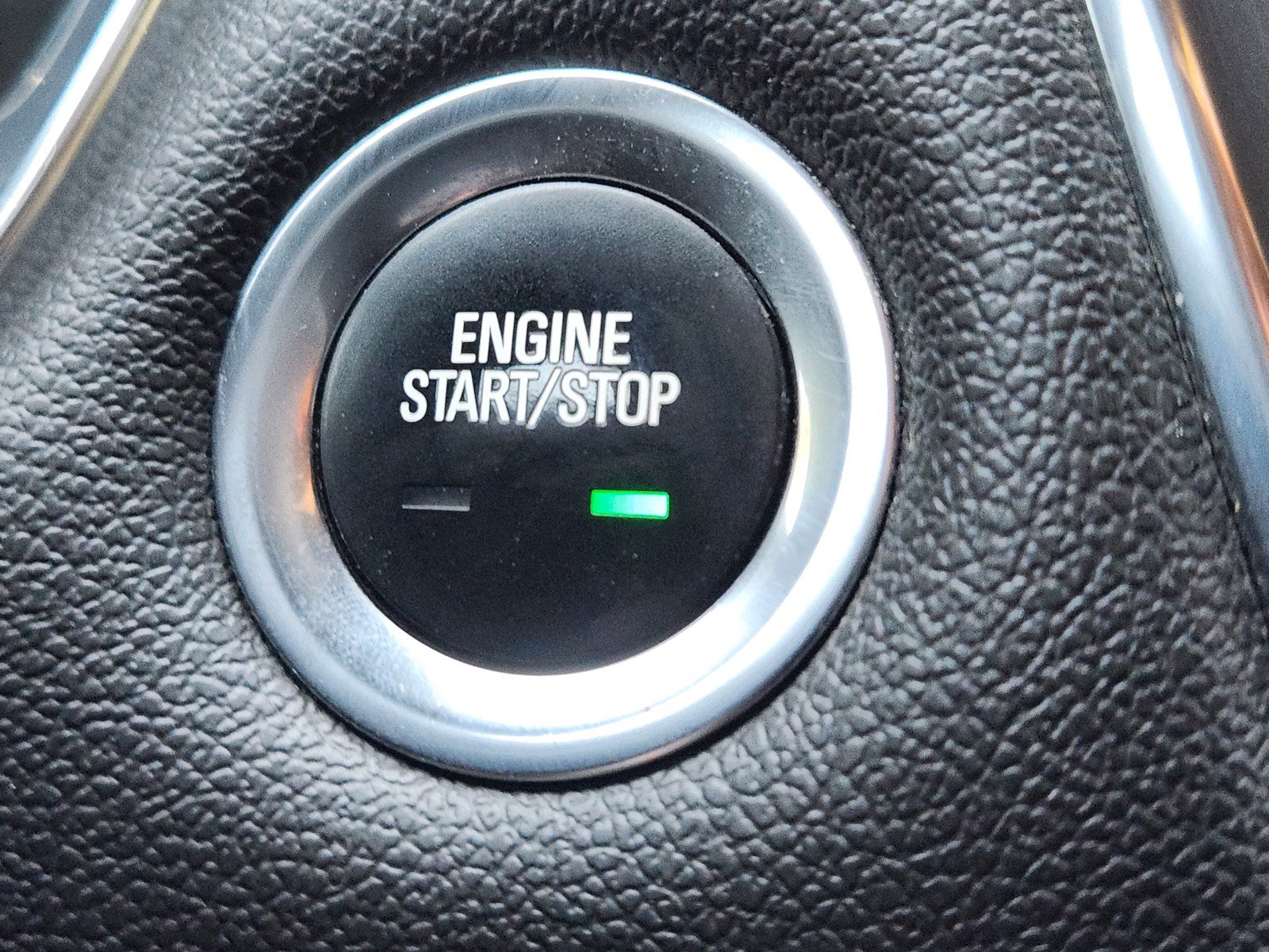 Used 2022 Chevrolet Traverse RS FWD image 18