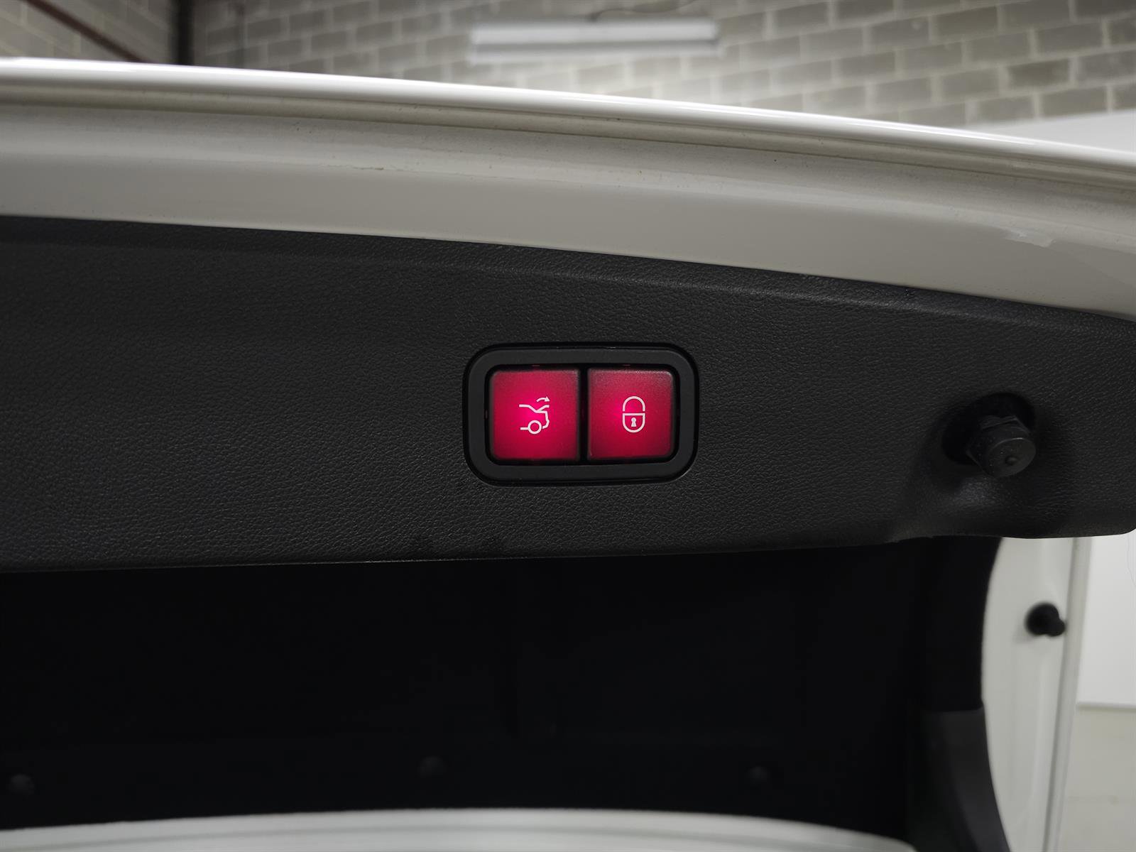 Used 2014 Mercedes-Benz E 350 Luxury image 8