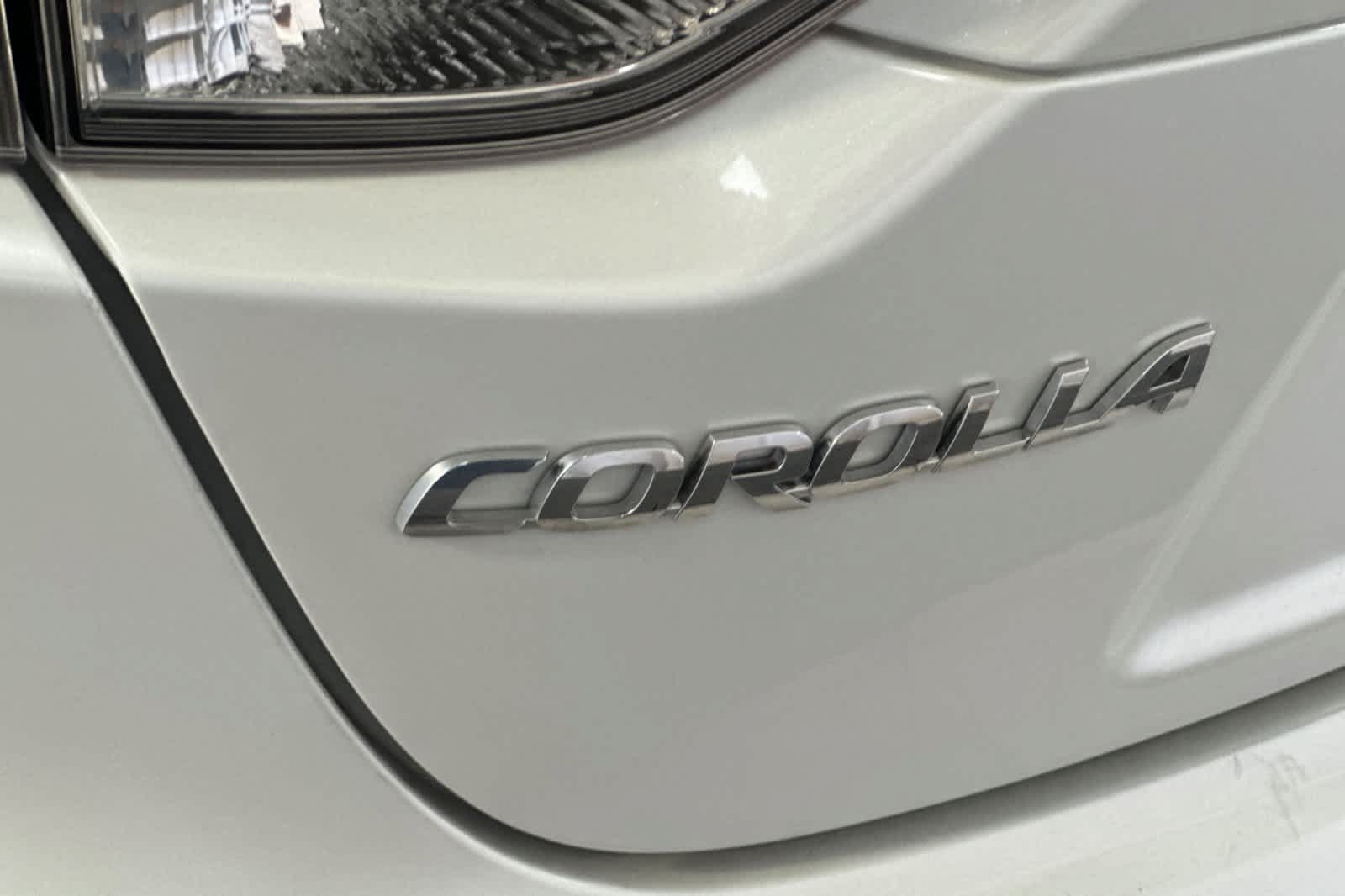 Used 2025 Toyota Corolla LE FWD image 17