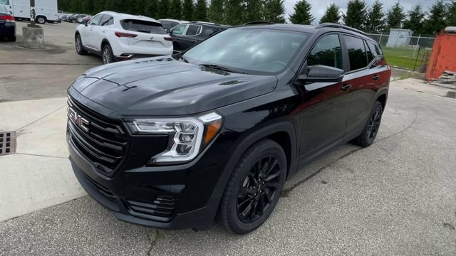 Used 2023 GMC Terrain SLE w/ Driver Convenience Package FWD image 6