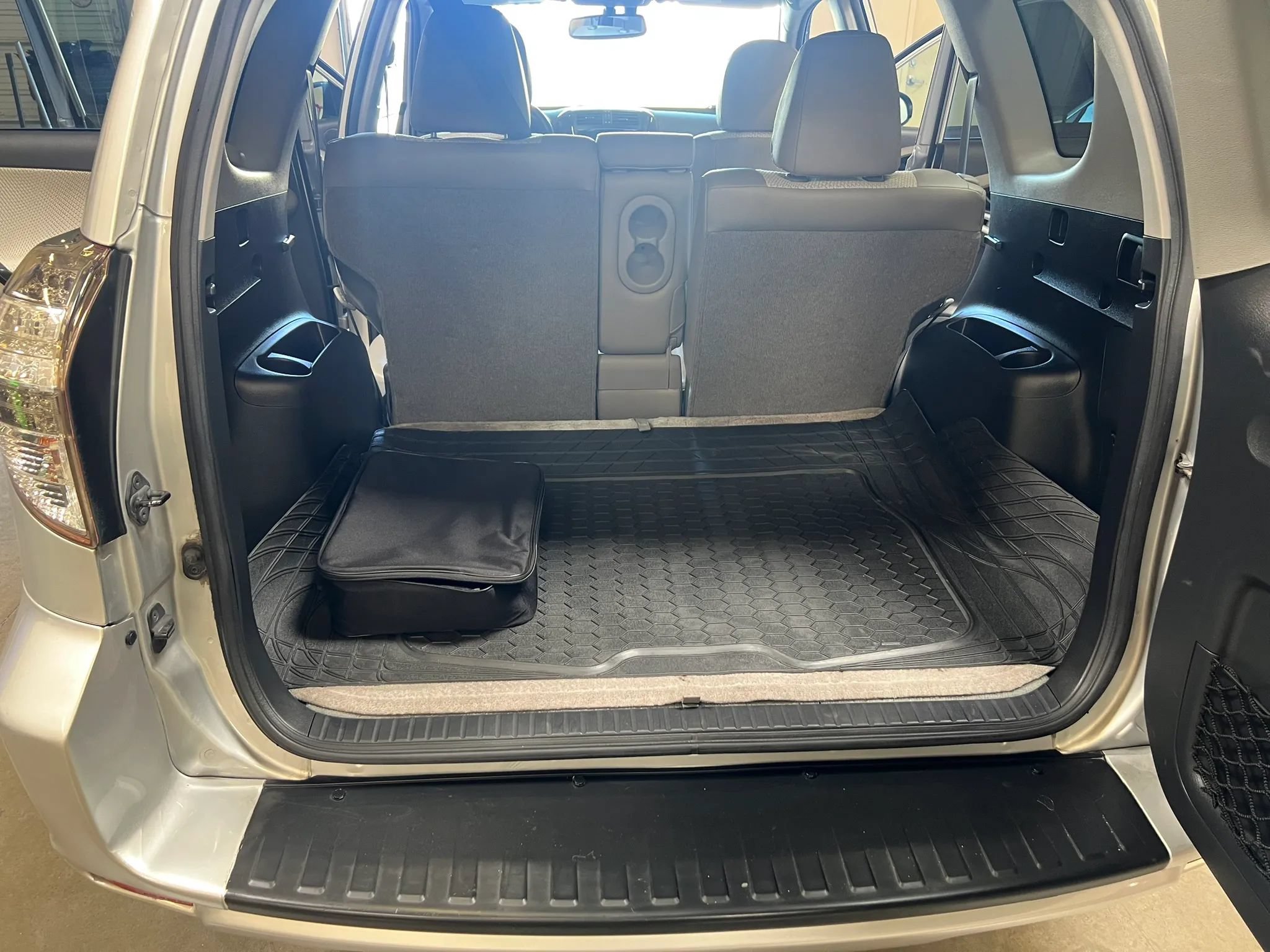 Used 2014 Toyota RAV4 EV FWD image 12
