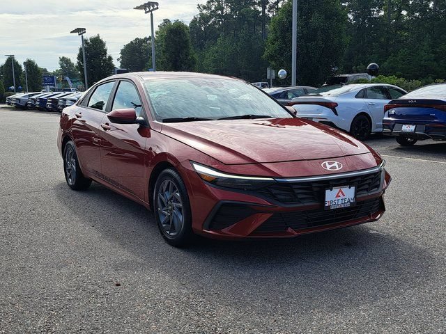 Used 2024 Hyundai Elantra SEL FWD image 4