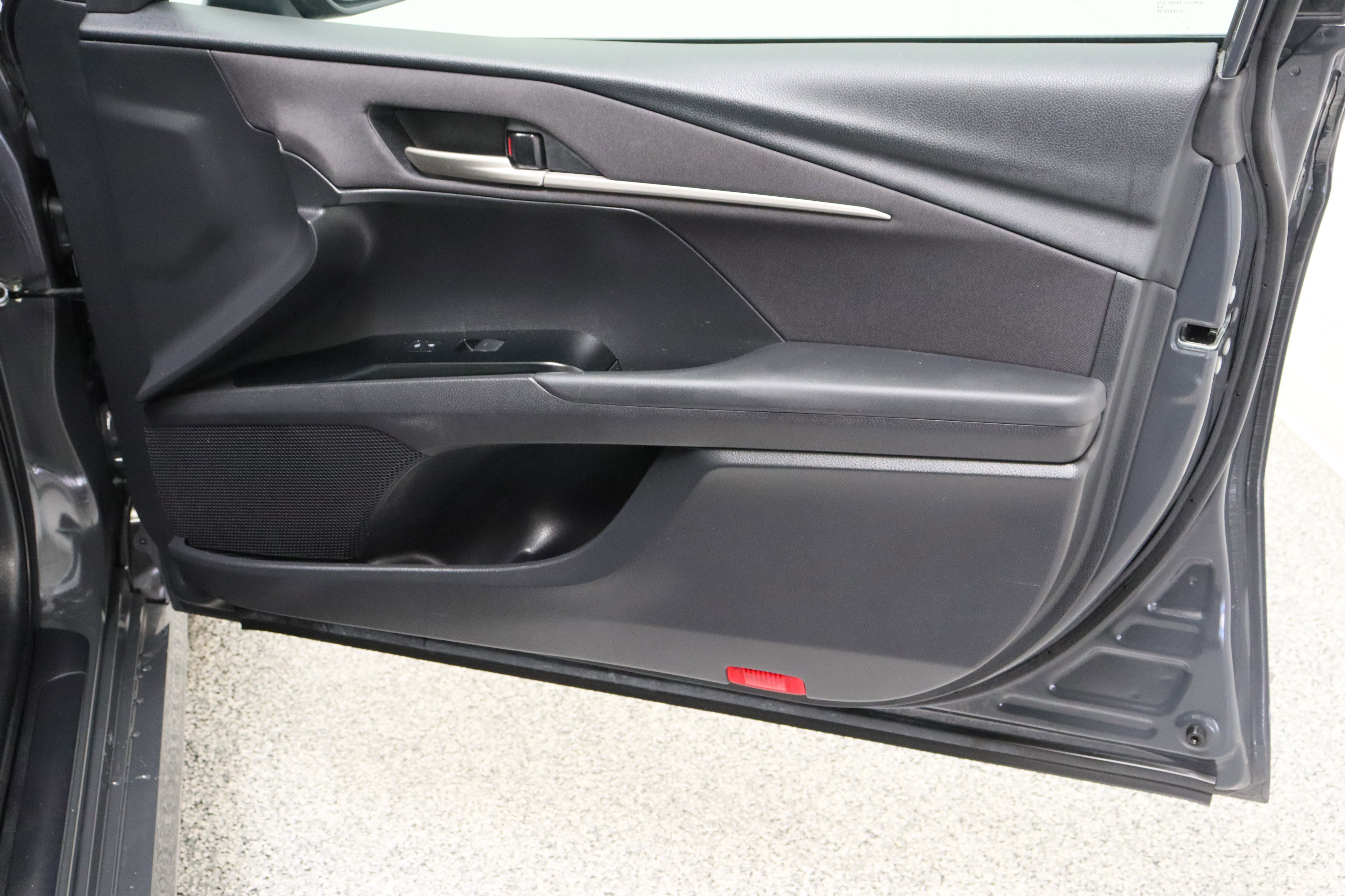 Used 2025 Toyota Camry LE FWD image 34
